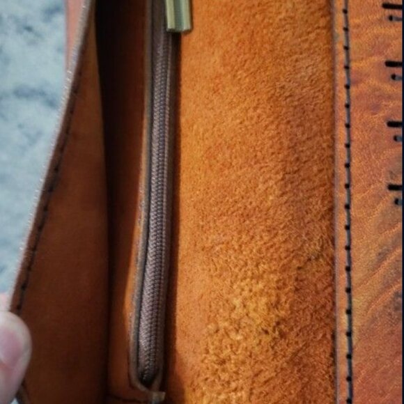 Vintage Style Artnamics Camel Leather Wallet - Picture 3 of 11